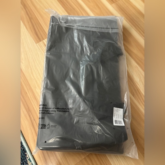 Rains Trail Waterproof Gym Bag in Black NWT - Picture 12 of 13